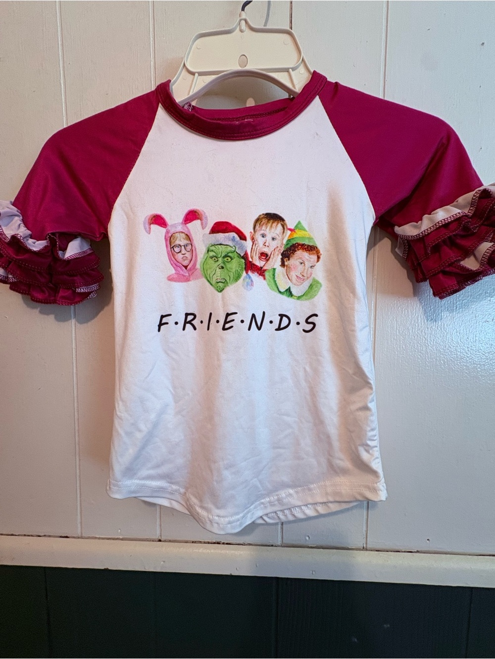 Kids' Friends Graphic Raglan Top - White & Dark Pink Christmas